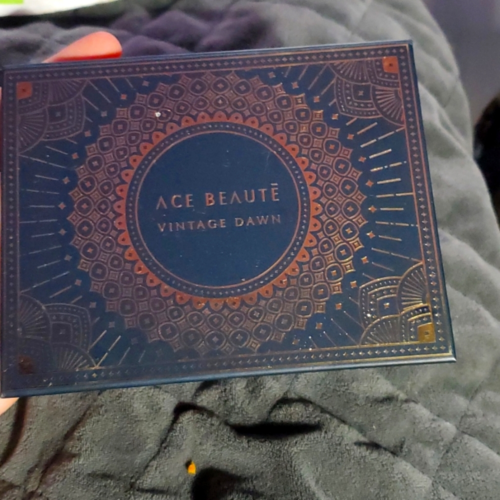 ace beautē vintage dawn eyeshadow pallet